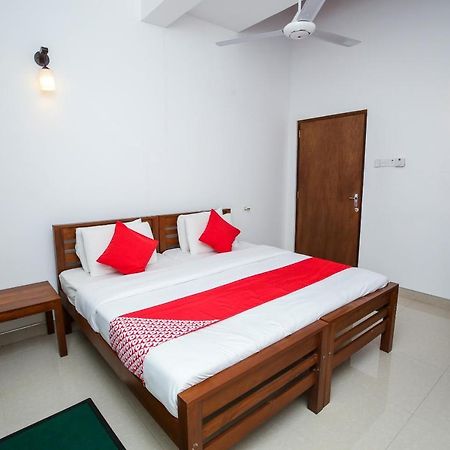 Oyo 438 Sarala Residence Hotel Kandy Eksteriør bilde