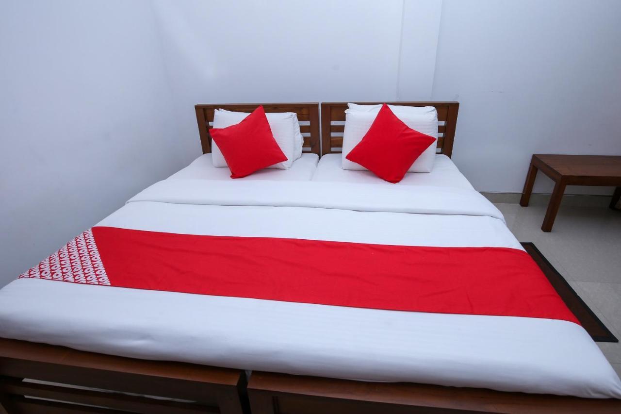 Oyo 438 Sarala Residence Hotel Kandy Eksteriør bilde